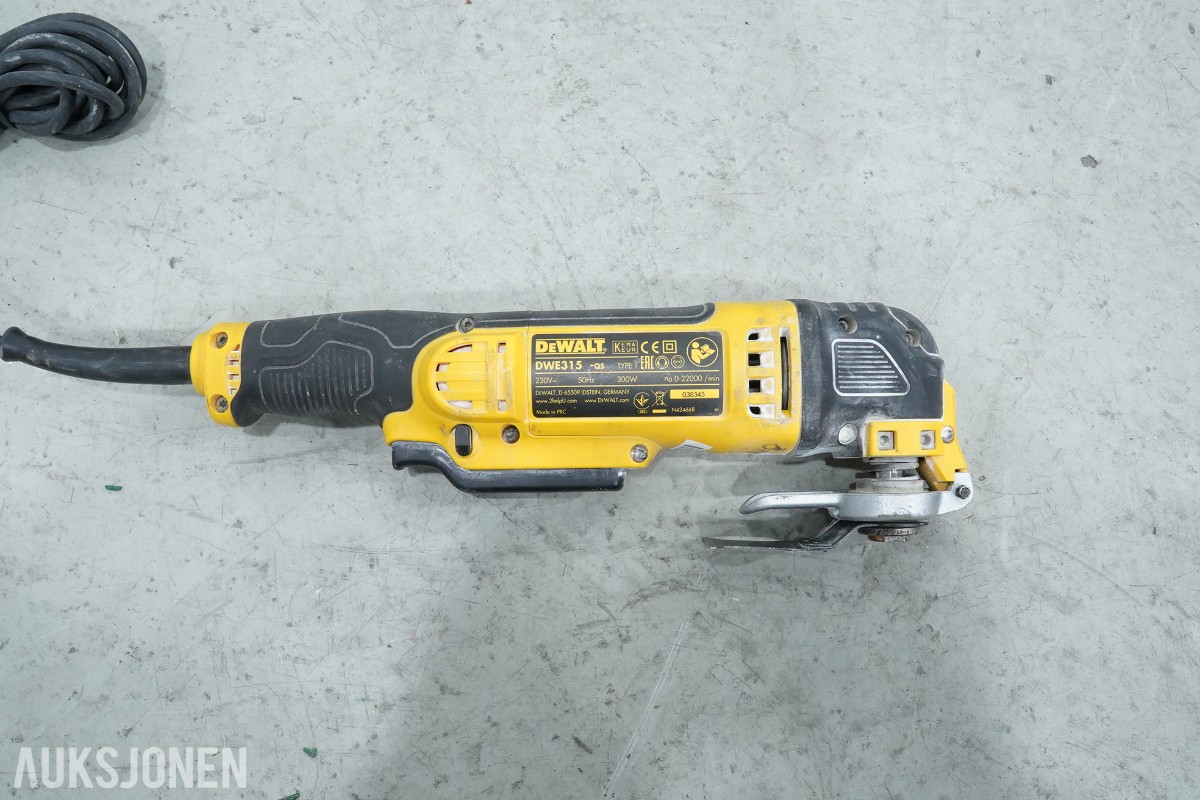 DeWalt verktøypakke med spikerpistoler, kapp-/gjærsag, borhammer, multiverktøy og sagstativ