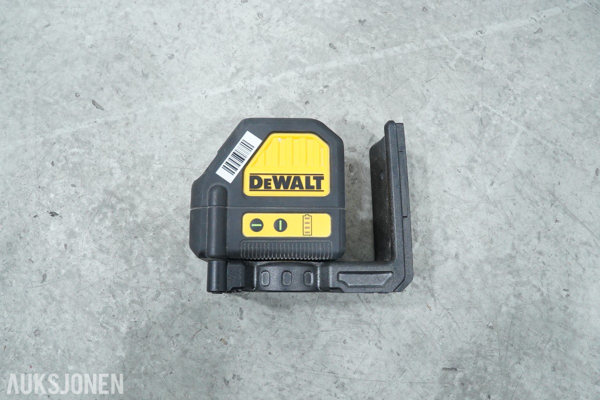 DeWalt verktøypakke med spikerpistoler, kapp-/gjærsag, borhammer, multiverktøy og sagstativ