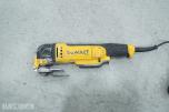 DeWalt verktøypakke med spikerpistoler, kapp-/gjærsag, borhammer, multiverktøy og sagstativ