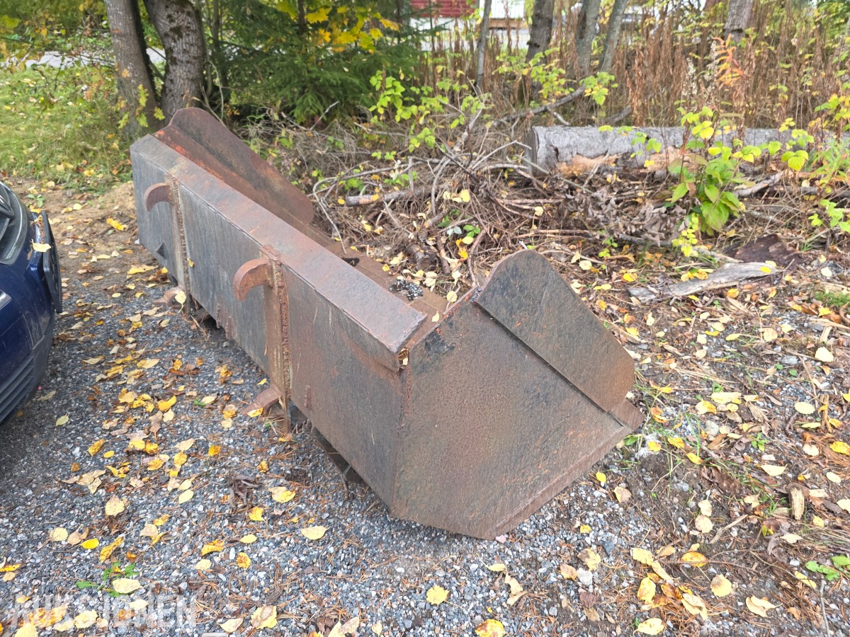 1977 Ursus C 360 traktor lesseapparat-snøskuffe og grus skuffe