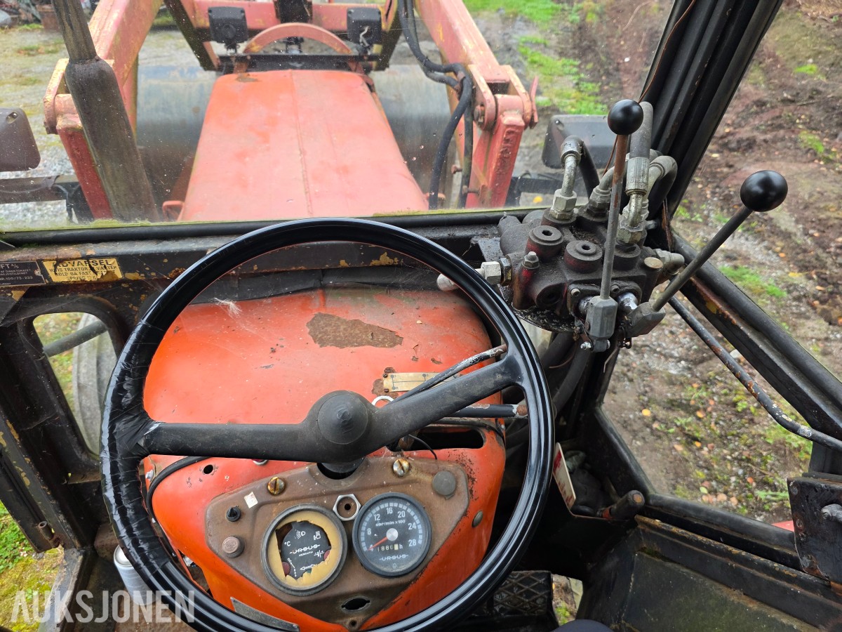 1977 Ursus C 360 traktor lesseapparat-snøskuffe og grus skuffe