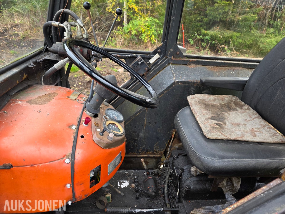 1977 Ursus C 360 traktor lesseapparat-snøskuffe og grus skuffe