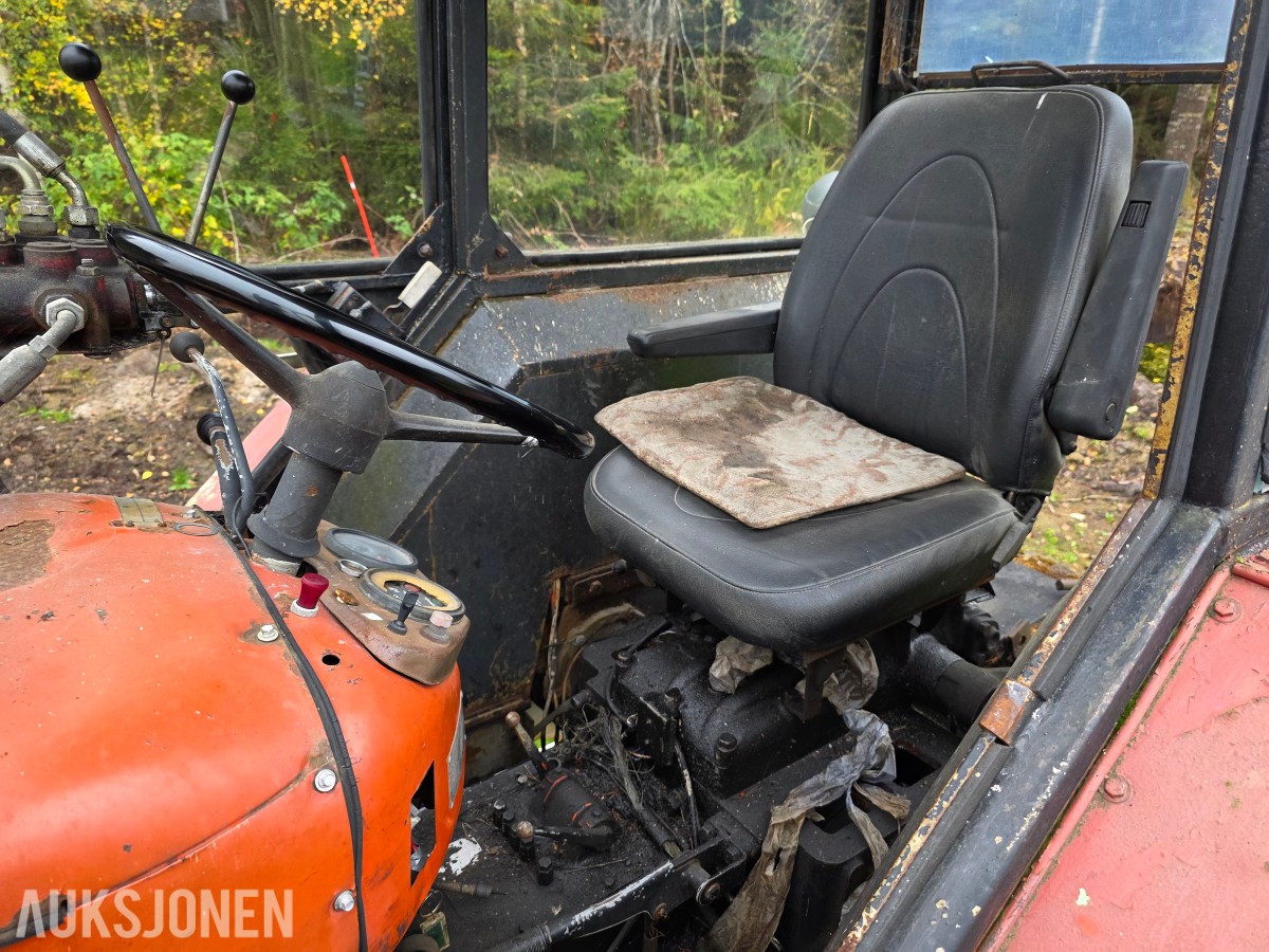 1977 Ursus C 360 traktor lesseapparat-snøskuffe og grus skuffe