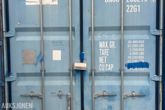 20-fots lagercontainer med stort parti rørdeler, ventiler, koblinger og kabler