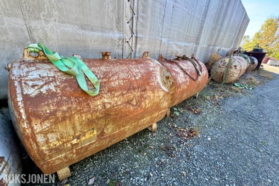 4 stk. dieseltanker i stål – ca. 180 x 100 cm
