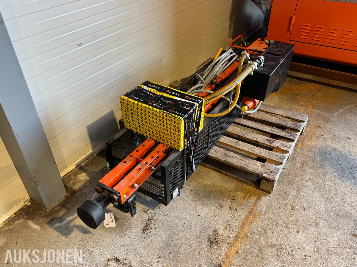 2022 OPREMA RAVNE LZB 1000HP RC BORETÅRN MED MFD90 BORHAMMER