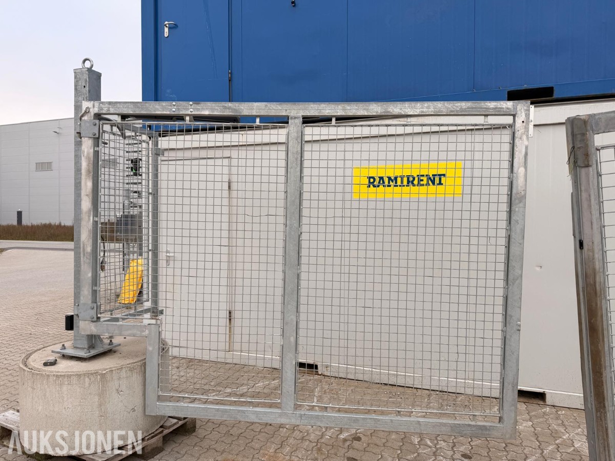 Elektrisk slagport med CAME portåpner og betongfundament