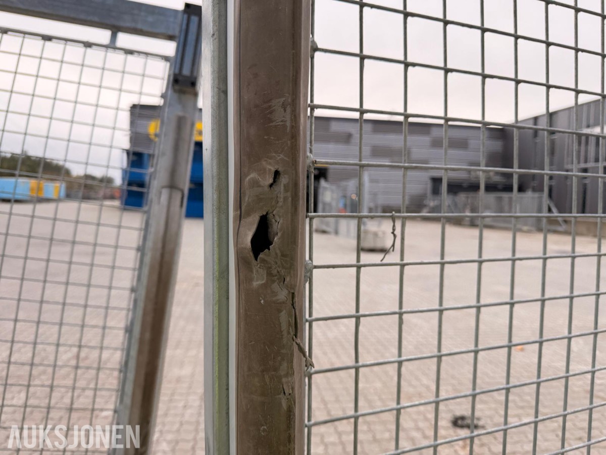 Elektrisk slagport med CAME portåpner og betongfundament