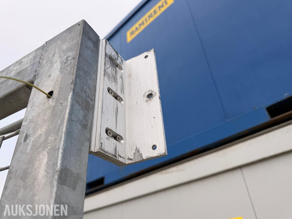 Elektrisk slagport med CAME portåpner og betongfundament