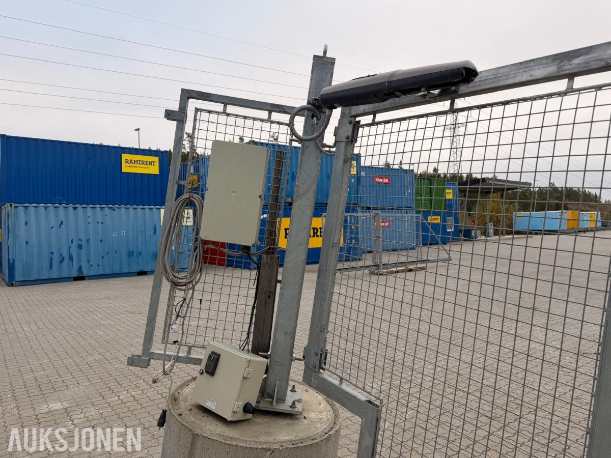 Elektrisk slagport med CAME portåpner og betongfundament