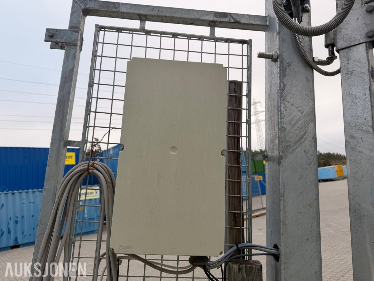 Elektrisk slagport med CAME portåpner og betongfundament