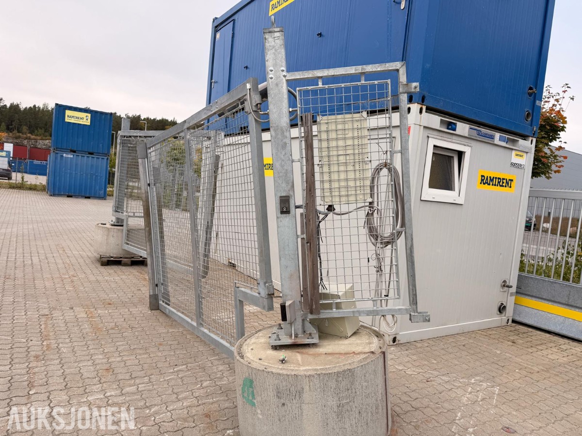 Elektrisk slagport med CAME portåpner og betongfundament