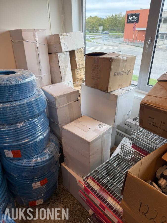 Stort parti ubrukt elektromateriell – LED-belysning, kabelrør, bokser og kanaler