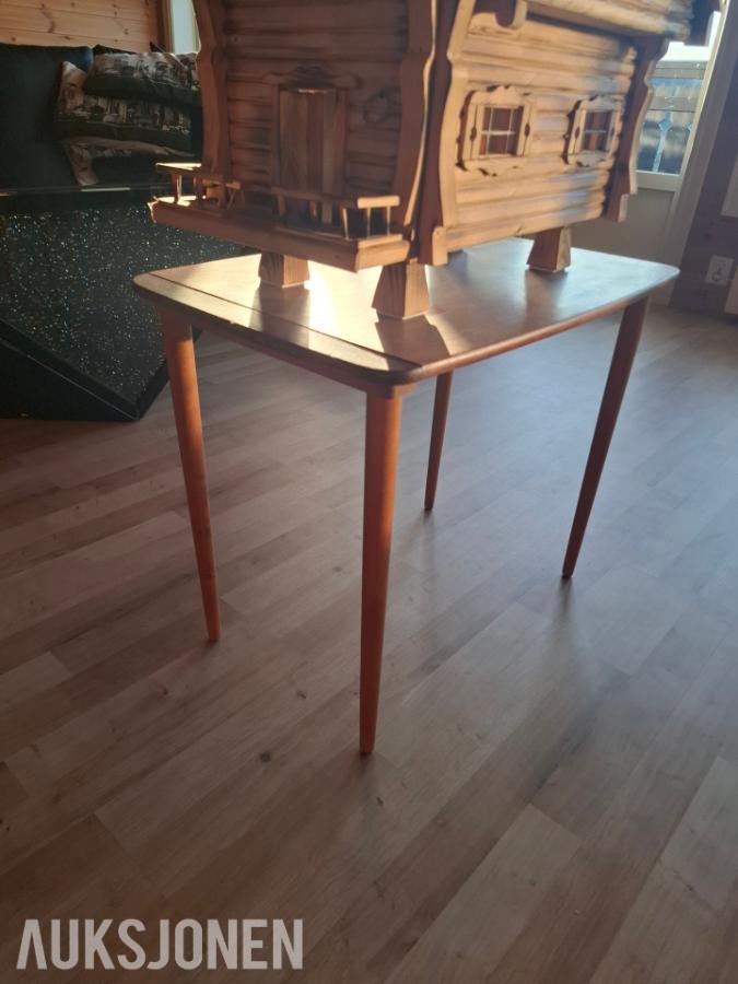 Stabbur Med flaskeholder