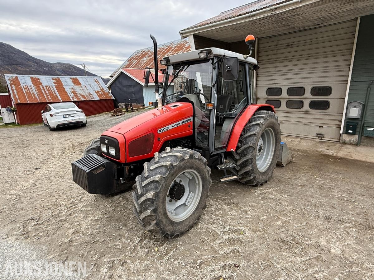 2001 Massey Ferguson 4235 4WD Traktor - 9197T