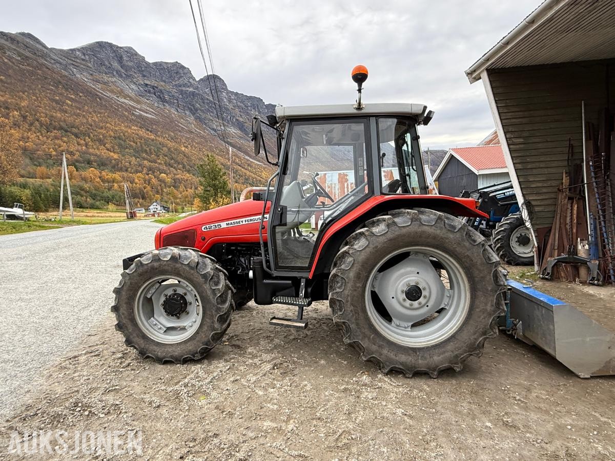 2001 Massey Ferguson 4235 4WD Traktor - 9197T