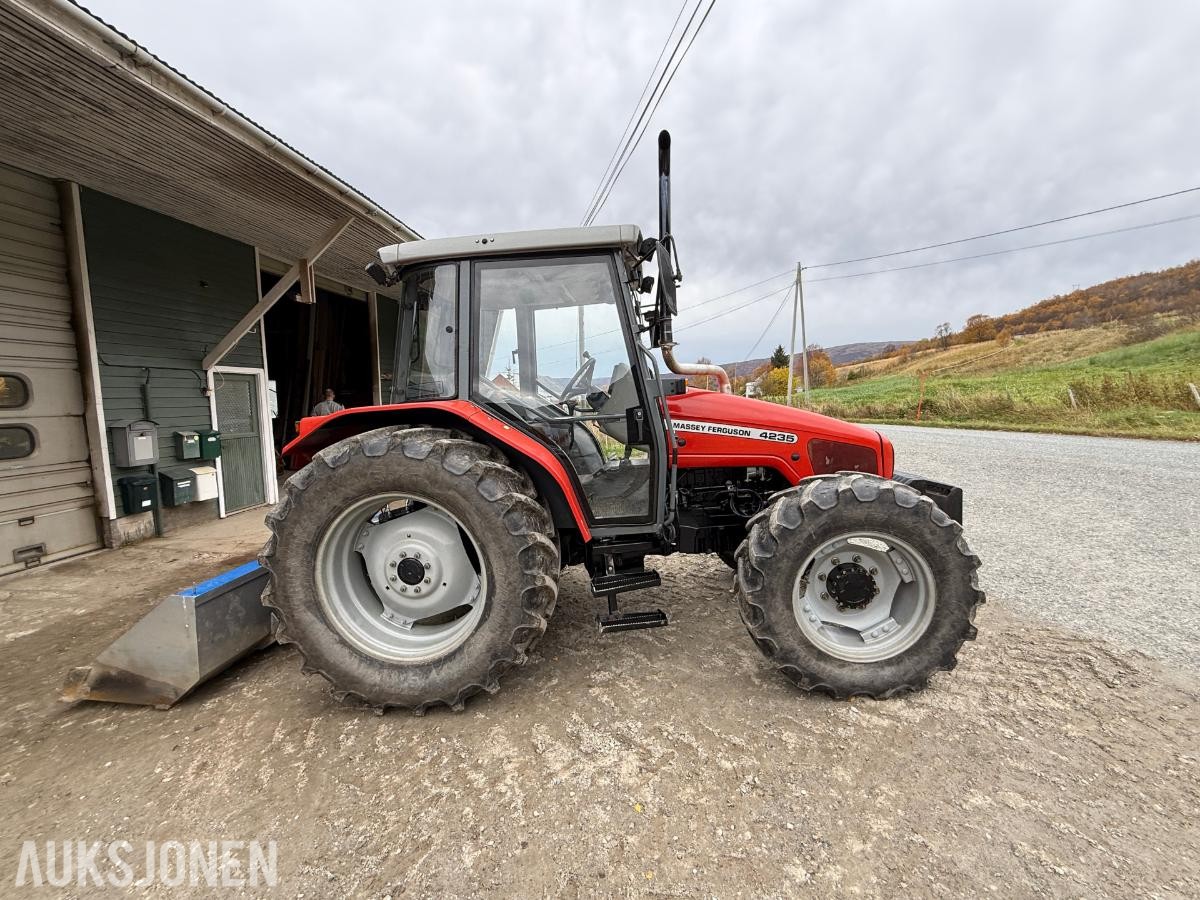 2001 Massey Ferguson 4235 4WD Traktor - 9197T