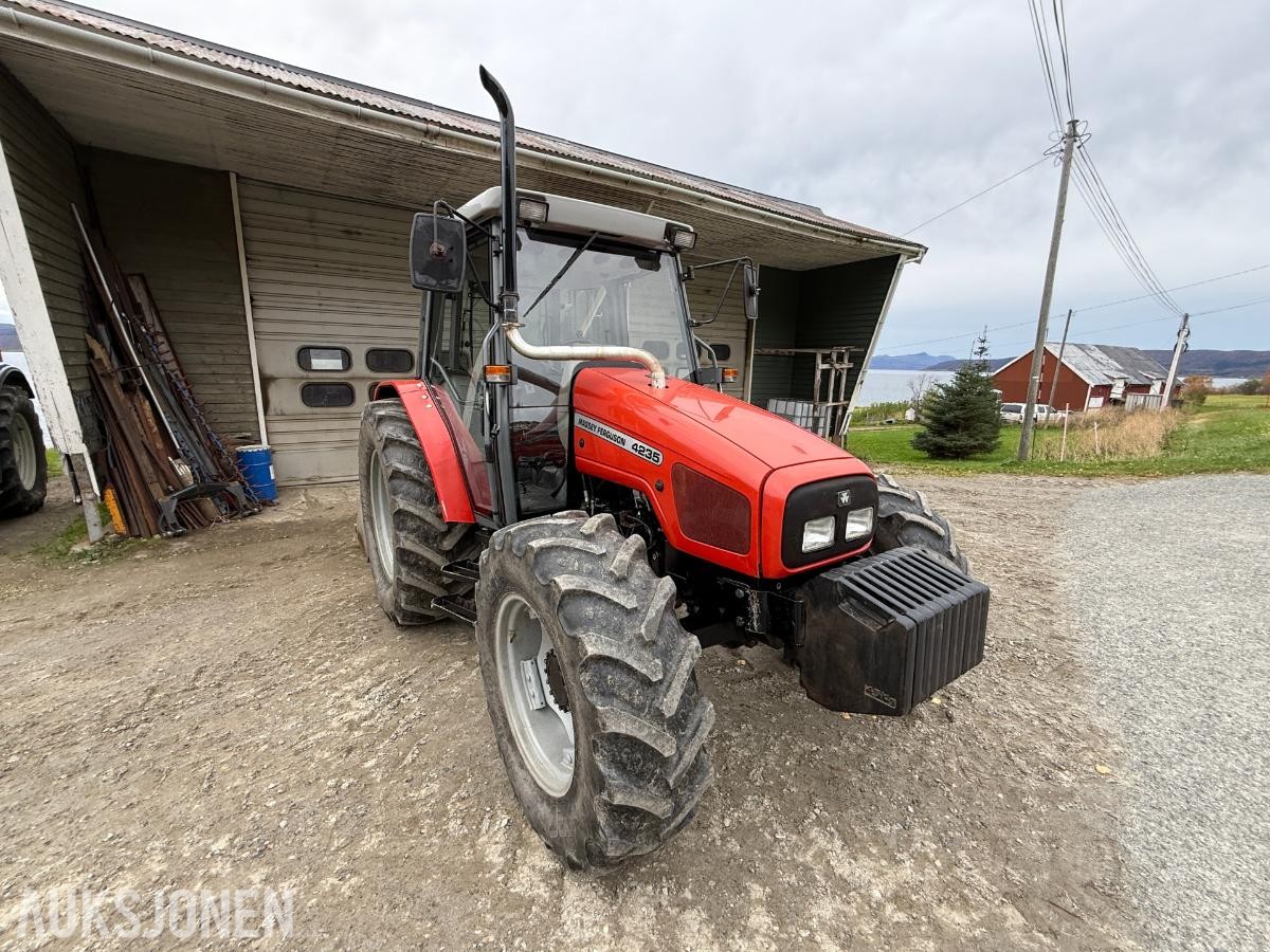 2001 Massey Ferguson 4235 4WD Traktor - 9197T