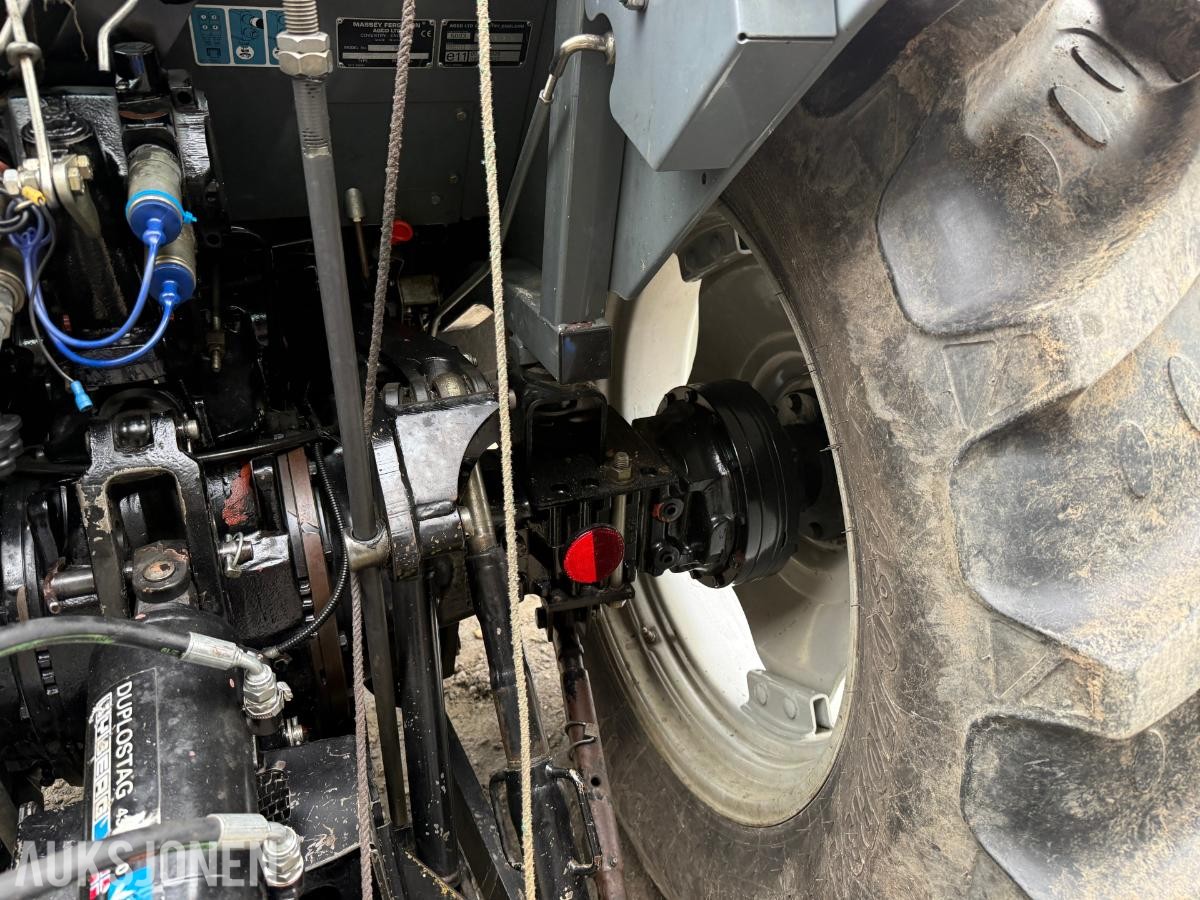 2001 Massey Ferguson 4235 4WD Traktor - 9197T