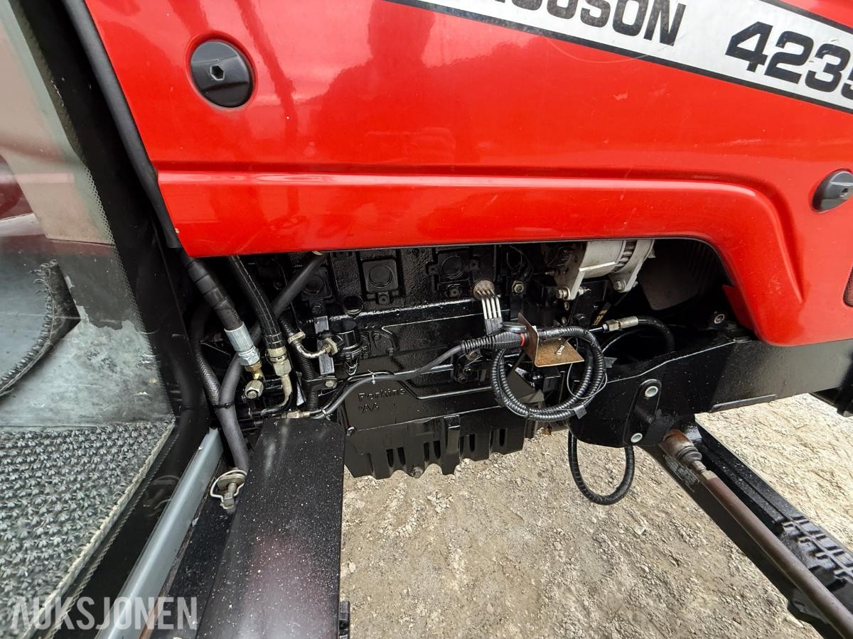2001 Massey Ferguson 4235 4WD Traktor - 9197T