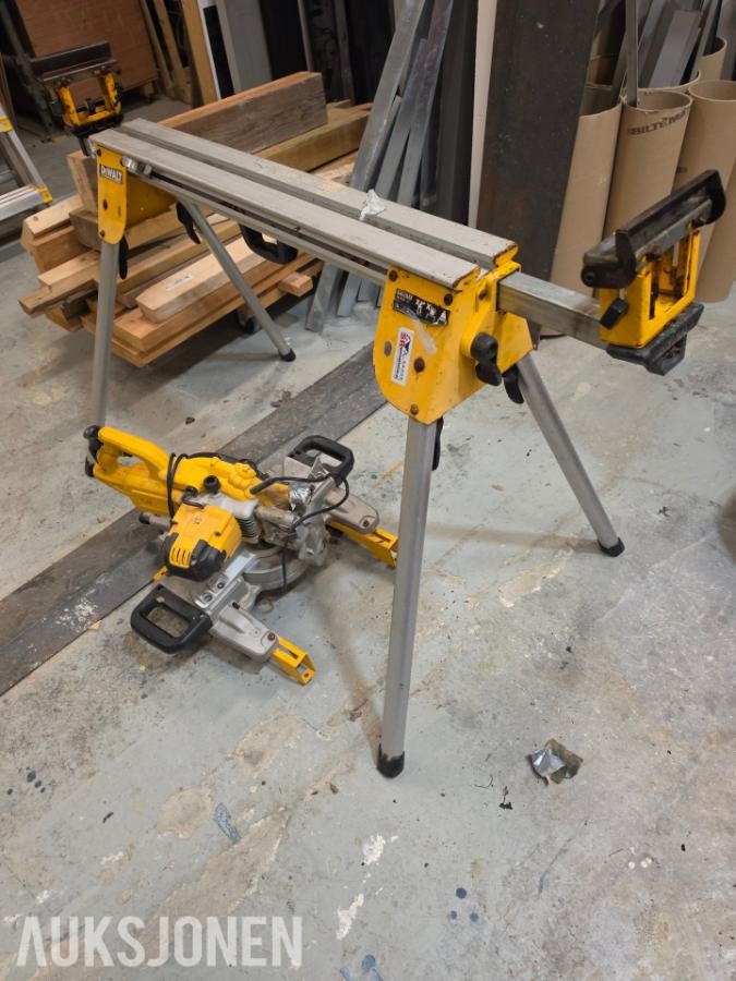 2018 DeWalt DWS773 kapp- og gjærsag med DeWalt sagbord