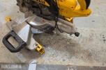 2018 DeWalt DWS773 kapp- og gjærsag med DeWalt sagbord