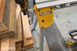 2018 DeWalt DWS773 kapp- og gjærsag med DeWalt sagbord