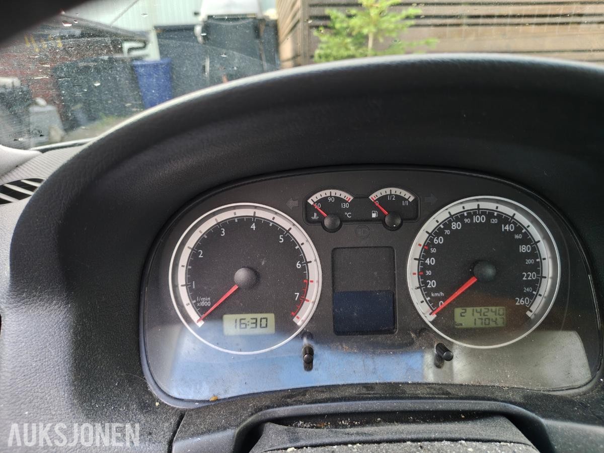 2001 Volkswagen Bora 1.6 105hk manuell