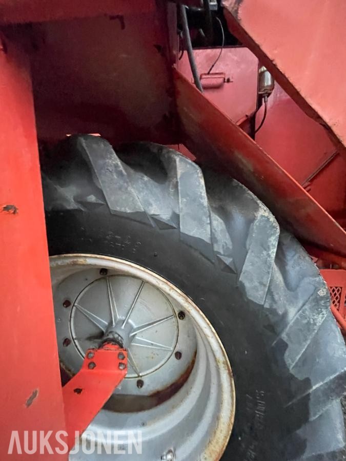 1979 Deutz Fahr M750 skurtresker - MVA FRI