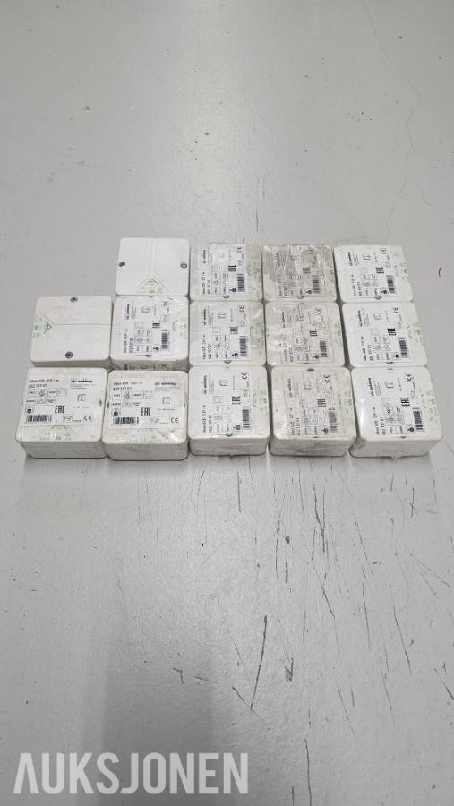 NYTT OG UBRUKT ELEKTROMATERIELL + LAMPE DIVERSE ELEKTRISKE KOMPONENTER