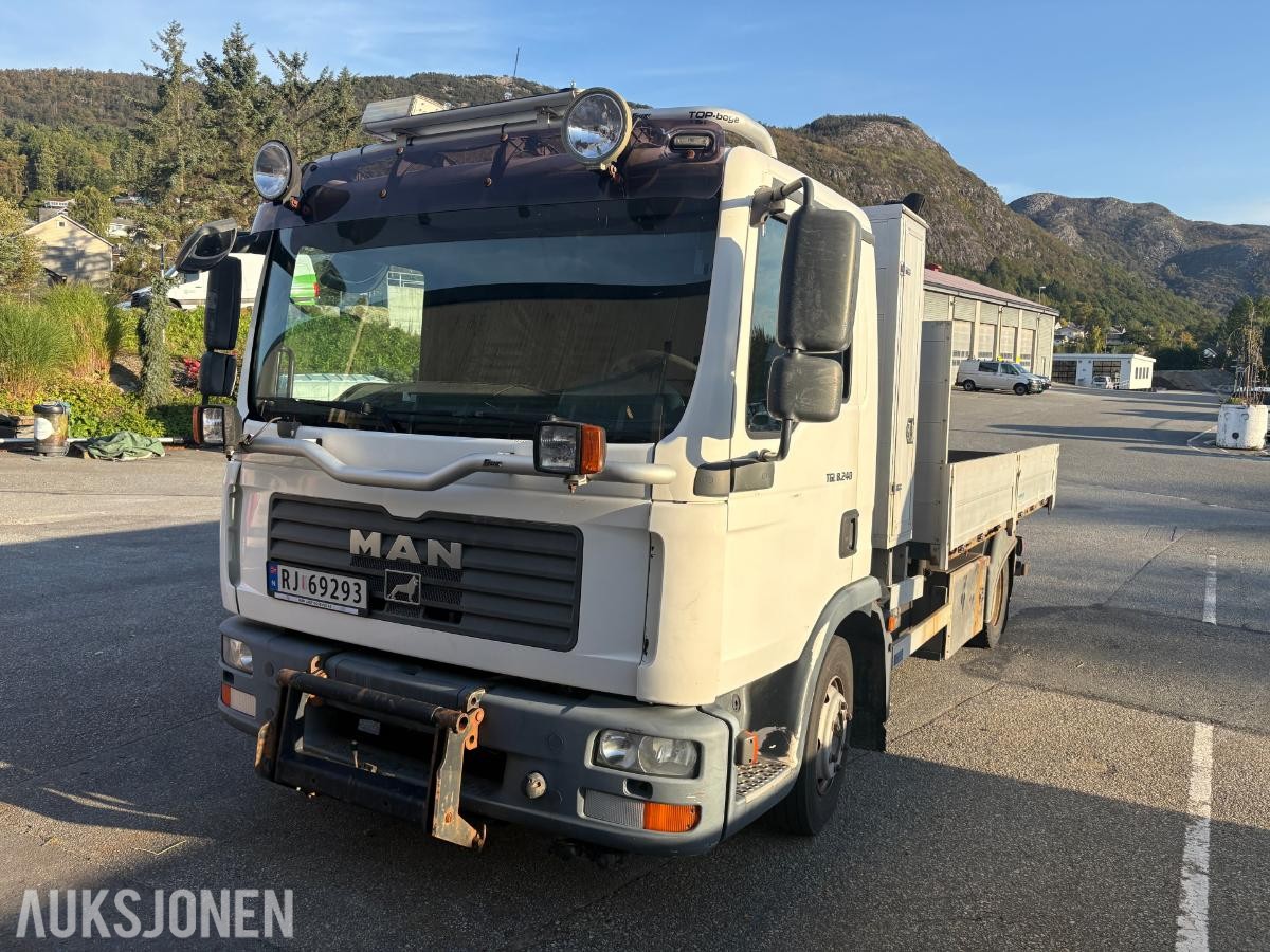 2007 MAN TGL 8.240 med tipp og kran