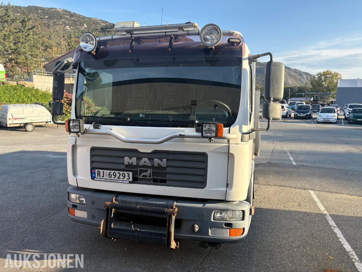 2007 MAN TGL 8.240 med tipp og kran