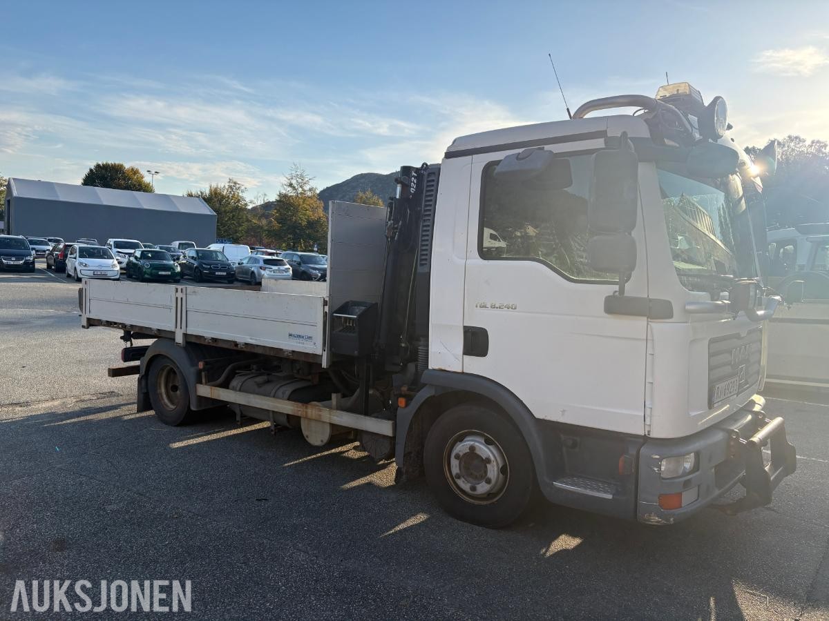 2007 MAN TGL 8.240 med tipp og kran