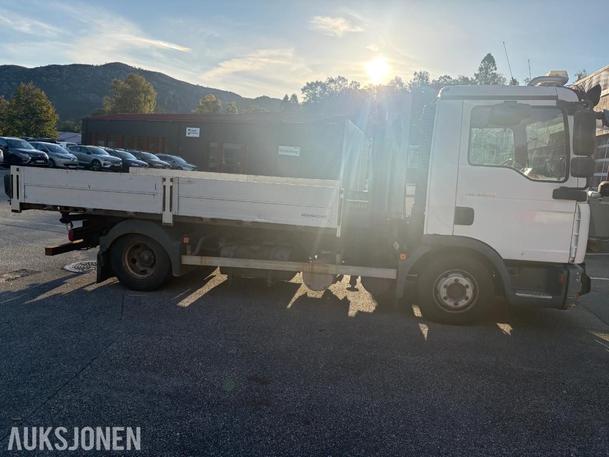 2007 MAN TGL 8.240 med tipp og kran