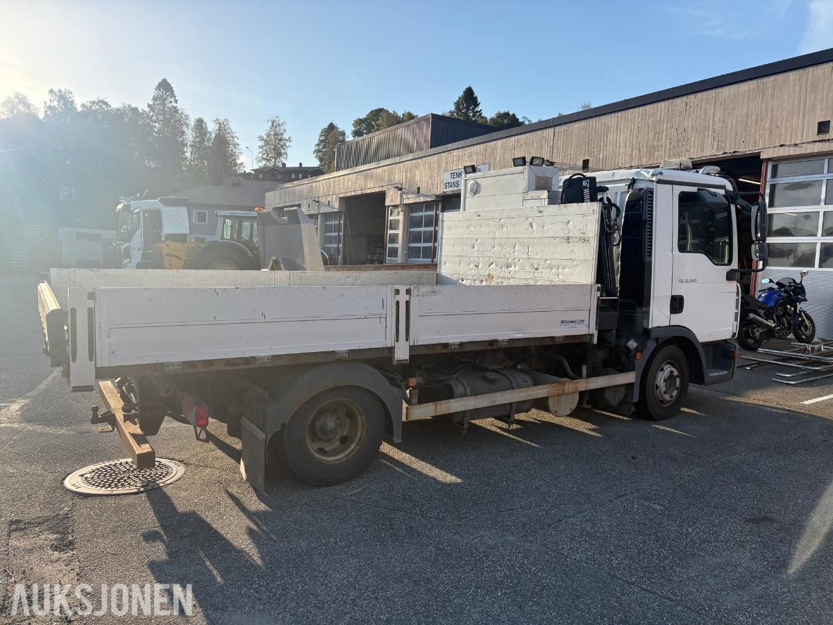 2007 MAN TGL 8.240 med tipp og kran