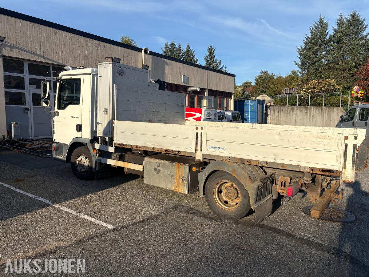 2007 MAN TGL 8.240 med tipp og kran