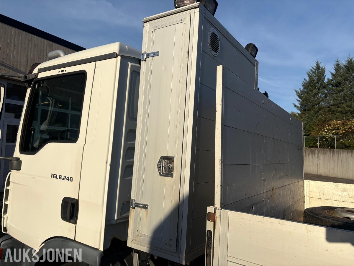 2007 MAN TGL 8.240 med tipp og kran