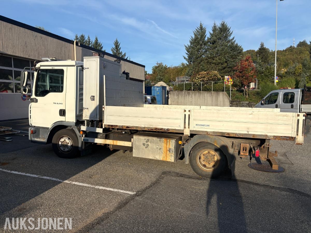 2007 MAN TGL 8.240 med tipp og kran