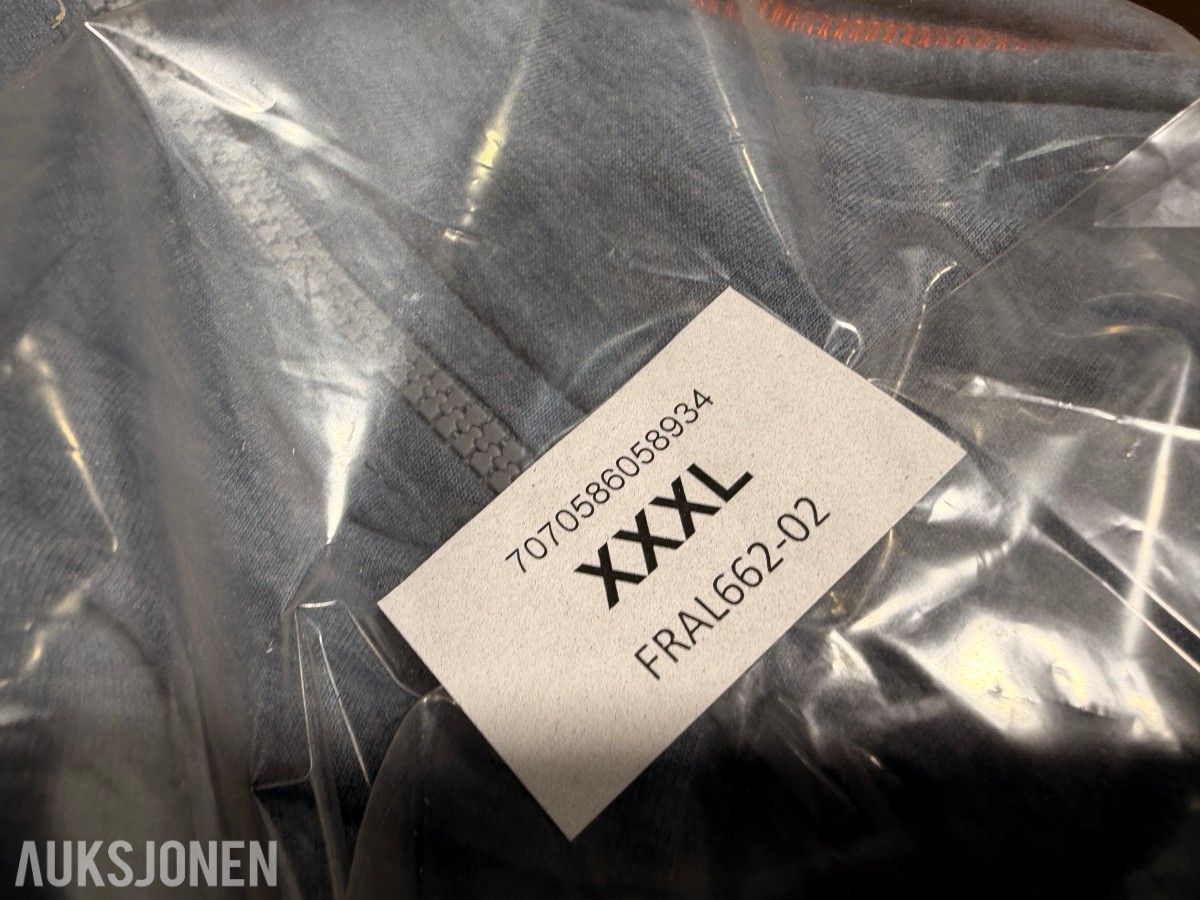 111 stk Univern superundertøy overdel i størrelse S/M/3XL med glidelås
