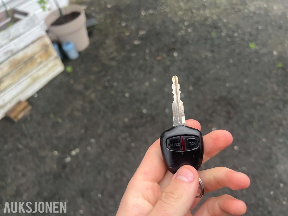 2008 MITSUBISHI OUTLANDER 2.0D 140HK 4WD HENGERFESTE IKKE EU-GODKJENT