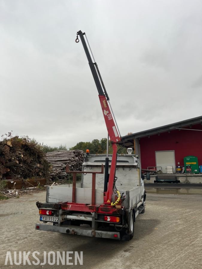 2003 Renault Mascott med HMF 250 kran, 6 seter