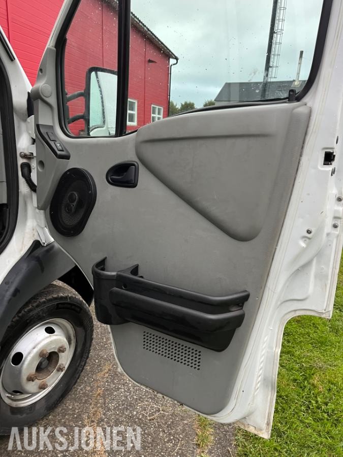 2003 Renault Mascott med HMF 250 kran, 6 seter