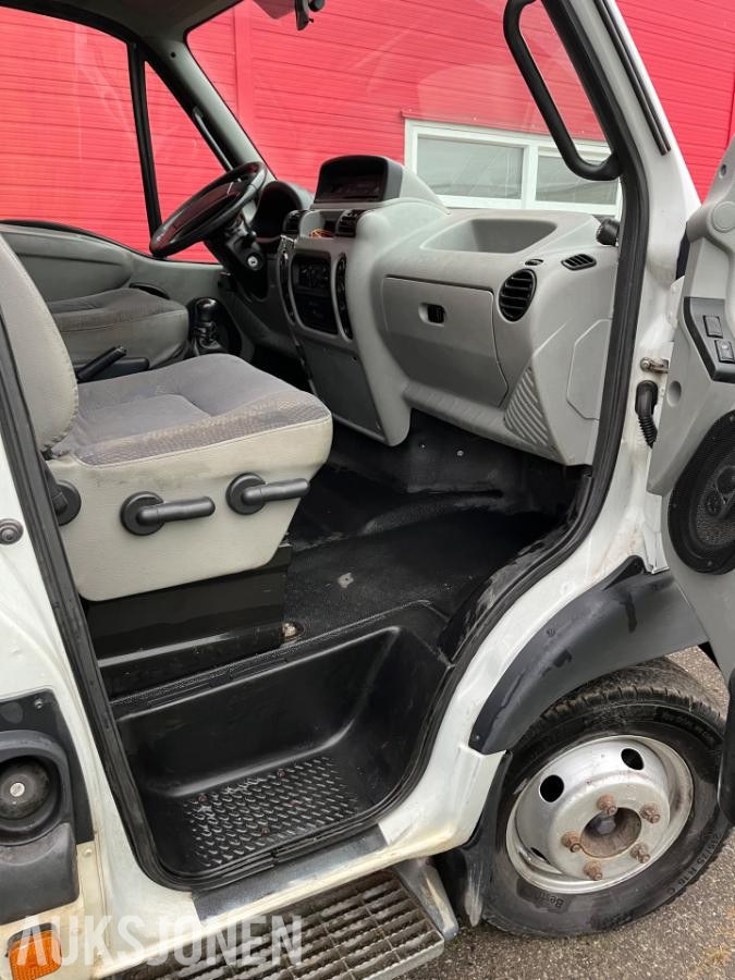 2003 Renault Mascott med HMF 250 kran, 6 seter