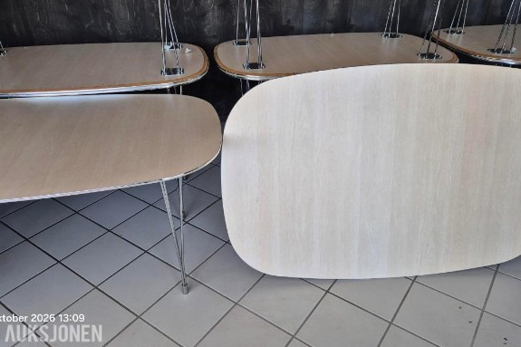 8 stk bord – kantinebord / møtebord med kromunderstell
