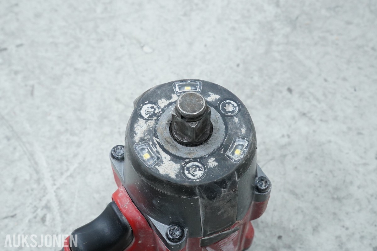 Milwaukee M18 batteriverktøy - 8 maskiner og 2 hurtigladere