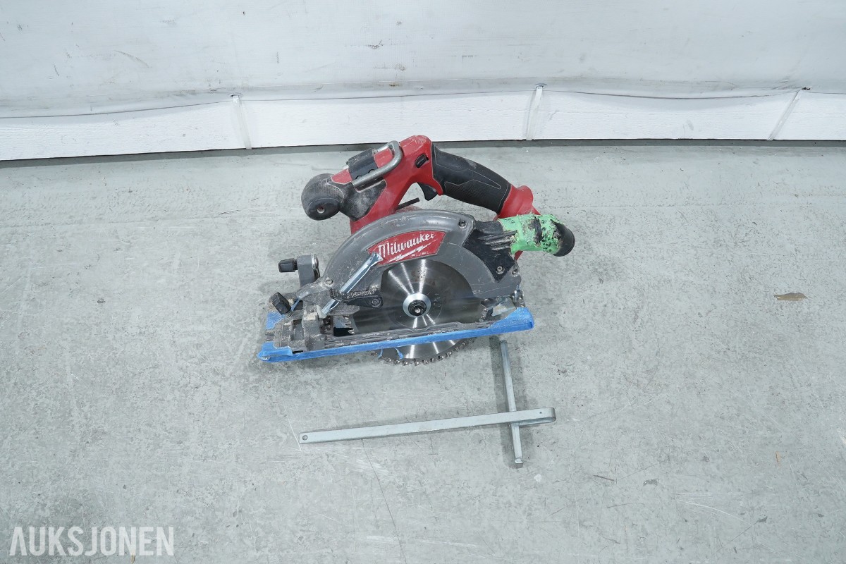 Milwaukee M18 batteriverktøy - 8 maskiner og 2 hurtigladere