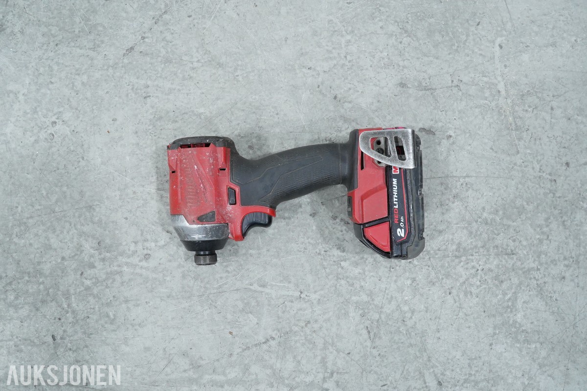 Milwaukee M18 batteriverktøy - 8 maskiner og 2 hurtigladere