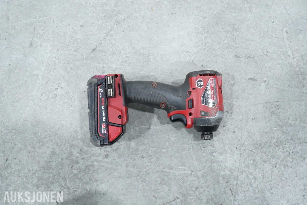 Milwaukee M18 batteriverktøy - 8 maskiner og 2 hurtigladere