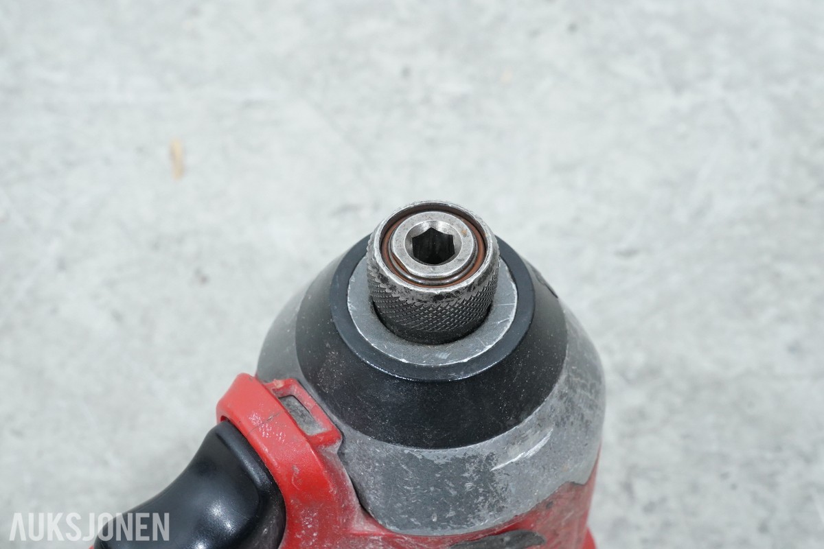 Milwaukee M18 batteriverktøy - 8 maskiner og 2 hurtigladere
