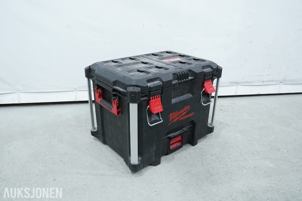 Milwaukee M18 batteriverktøy - 8 maskiner og 2 hurtigladere